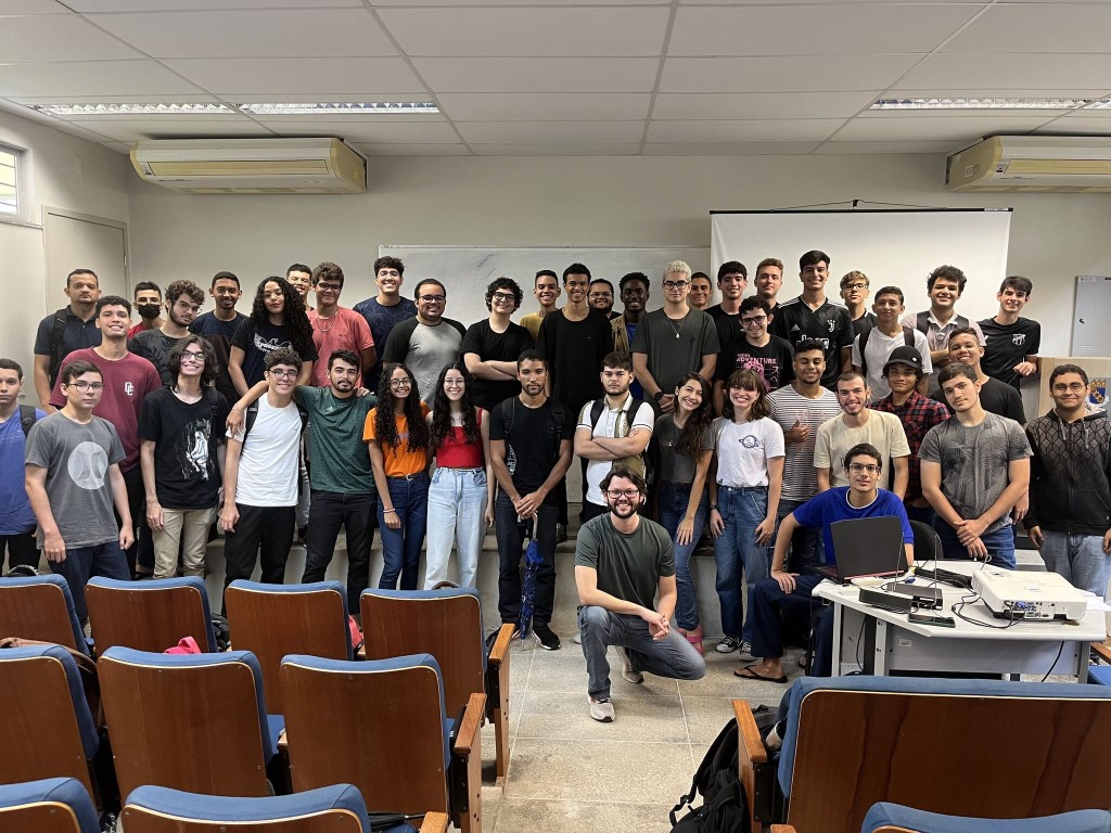 Foto com a turma de Engenharia de Computação da UFC após a palestra